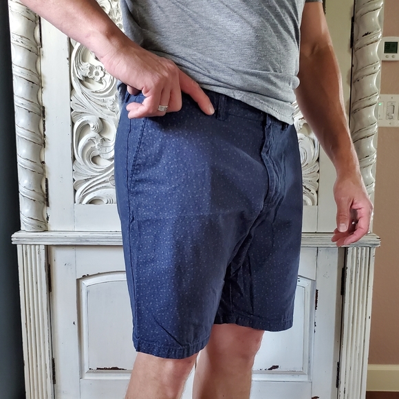 Blue floral slim fit flat front shorts - Picture 3 of 12